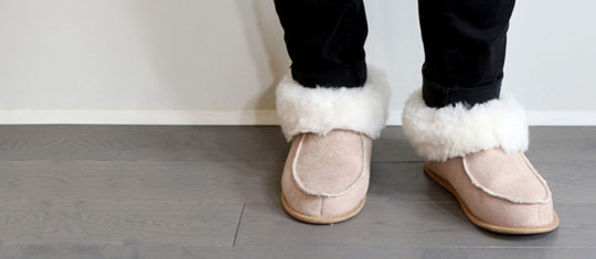 Opter pour des chaussons fourrés pour assurer le confort de vos pieds au quotidien